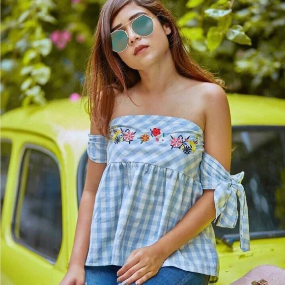 Blue & white embroidered top - Picture 2 of 7